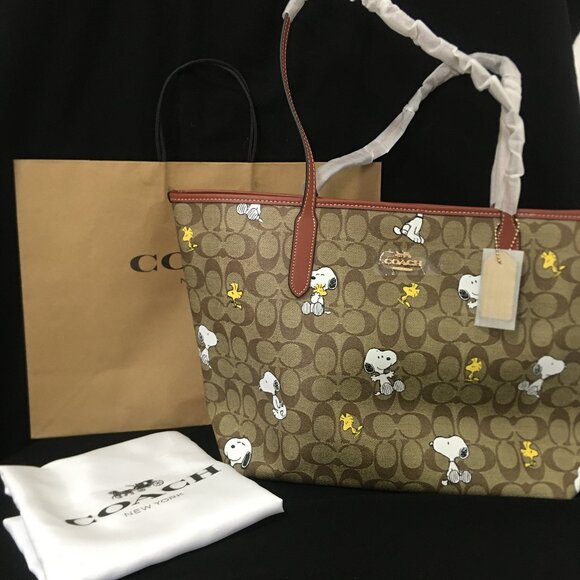 NWT COACH Peanuts Snoopy Tote bag! - Picture 1 of 12